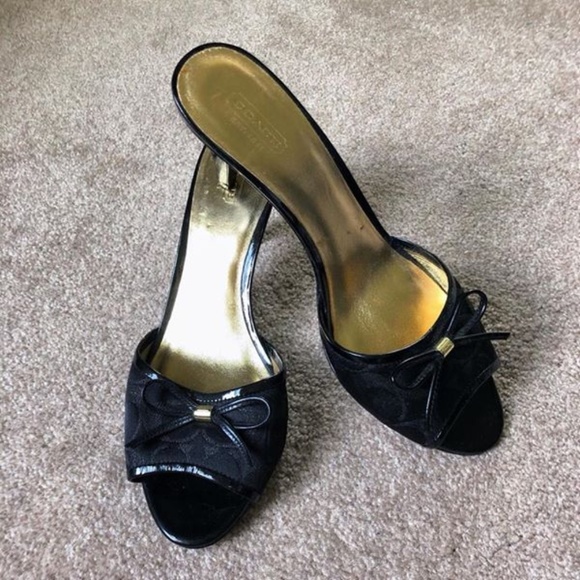 black flip flop heels